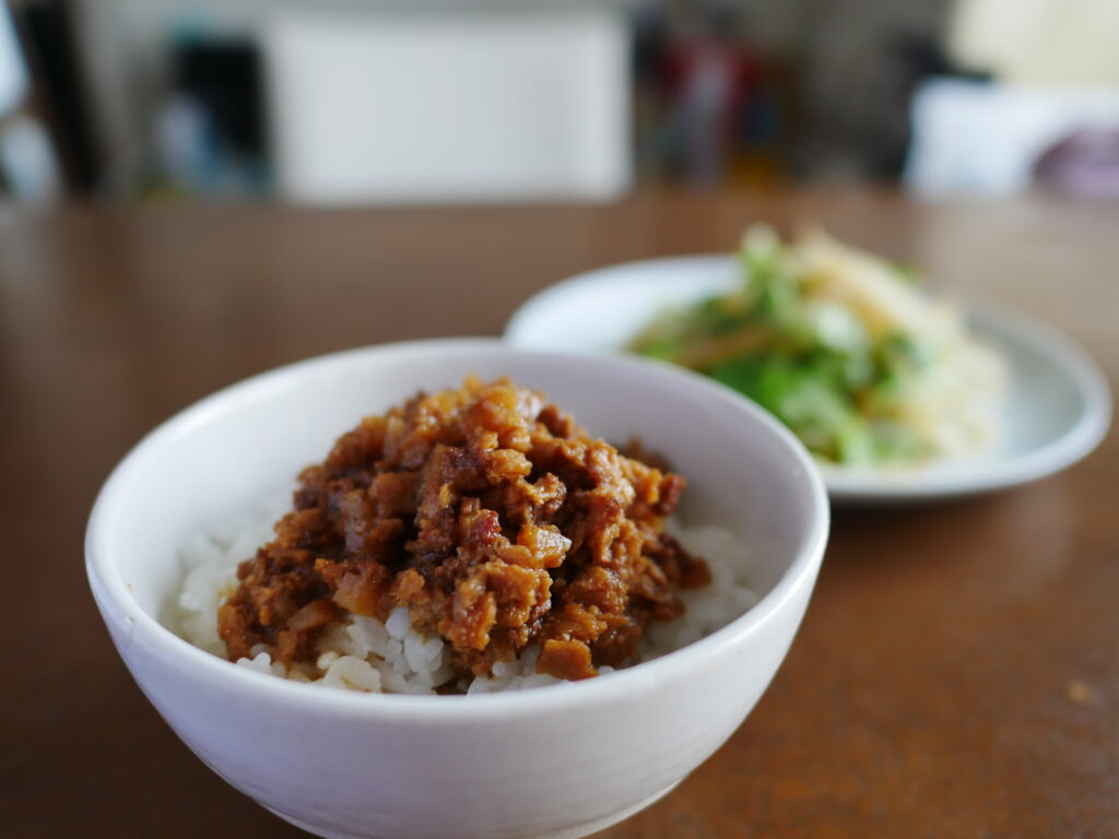 永谷園「レンジアジアンごはん 魯肉飯」チンして食べる。 | 今日もルーロー飯。